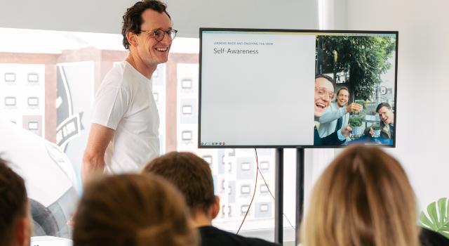 Swiss Startup - Oper Credits Additional Image